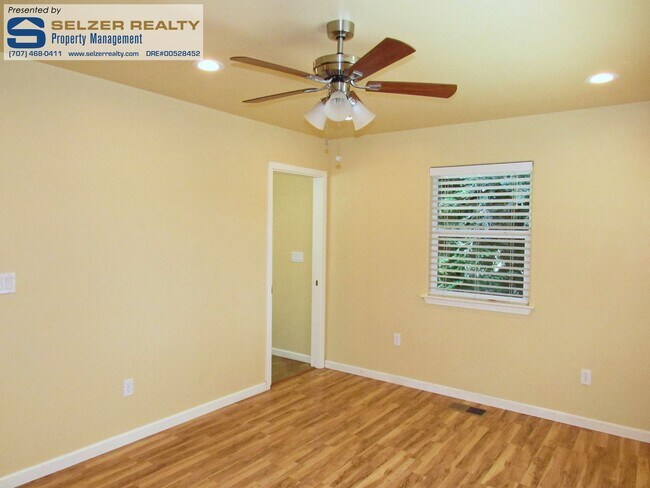 Foto del edificio - Wonderful 3 bd. home in a park-like setting!
