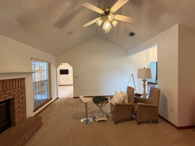 Foto del edificio - 4444 Southminster Cir