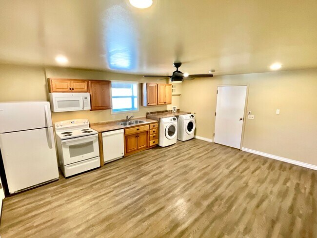 Foto del edificio - 6412-6416-6424 S 6th St.