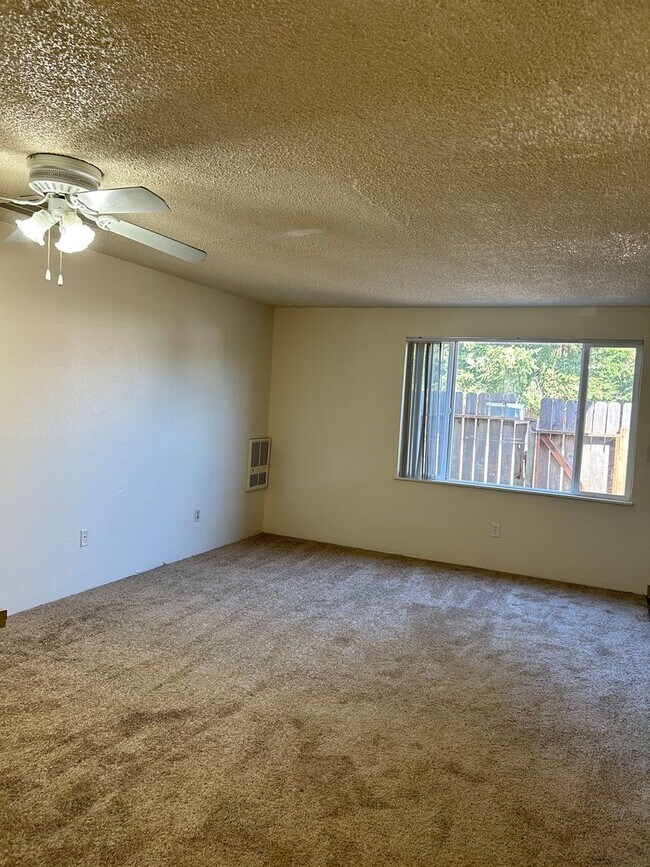 Foto del edificio - (749) Jackson Square - 2 Bedroom / 1.5 Bat...