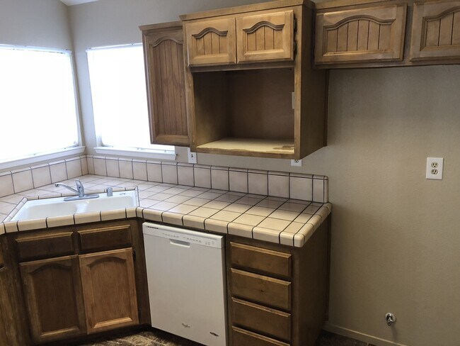 Building Photo - 2330 N Bradley St