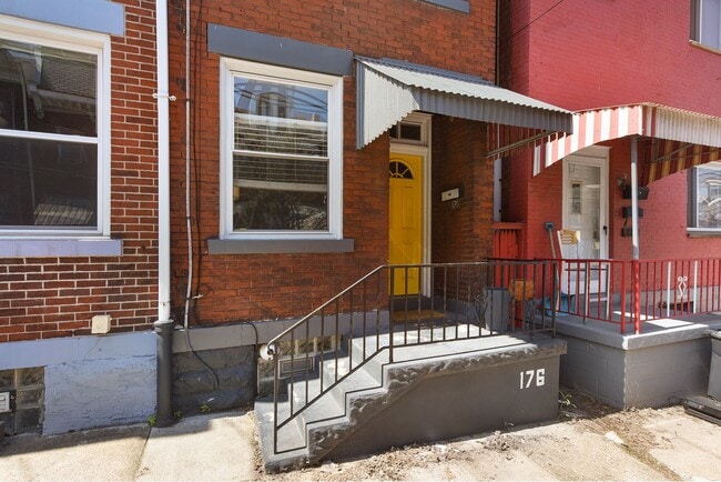 Building Photo - Updated Home - Lawrenceville
