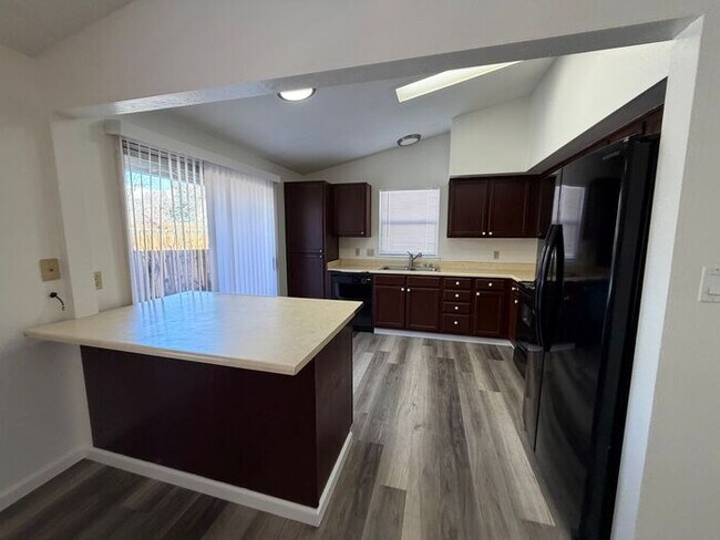 Foto del edificio - 6381 Enchanted Valley Dr