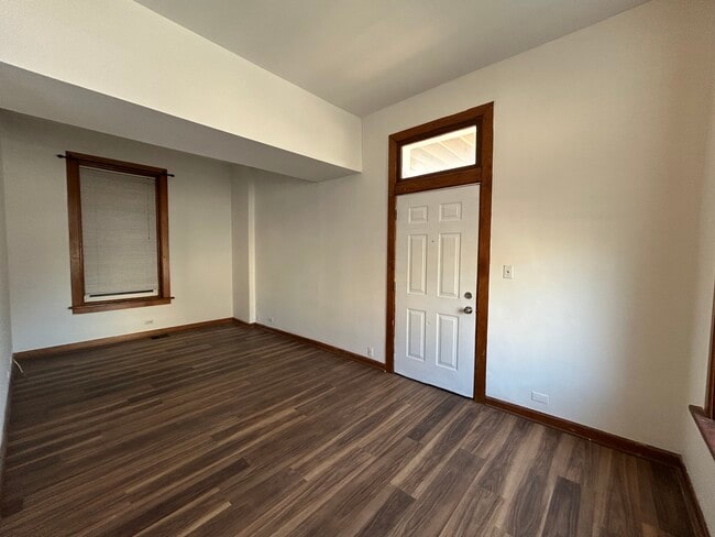 Building Photo - 3464 N Clark St