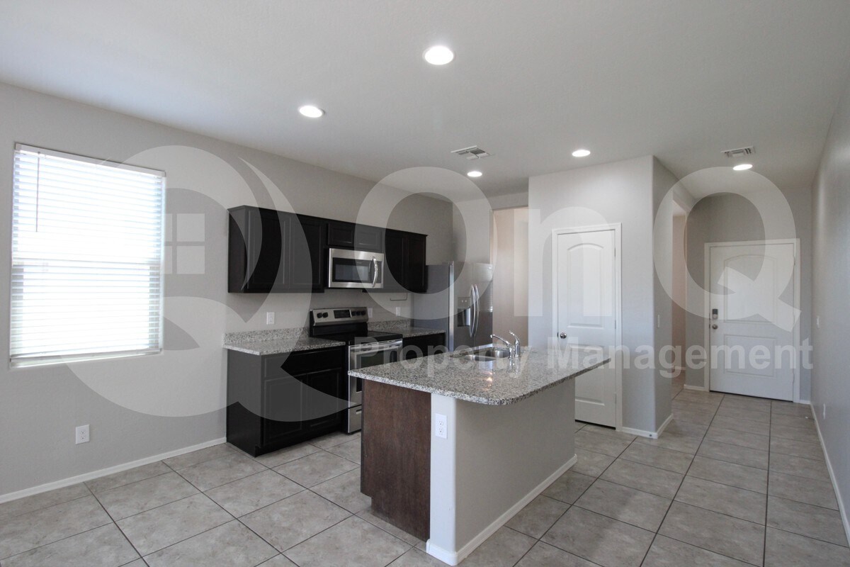 Foto principal - 37710 W Amalfi Ave