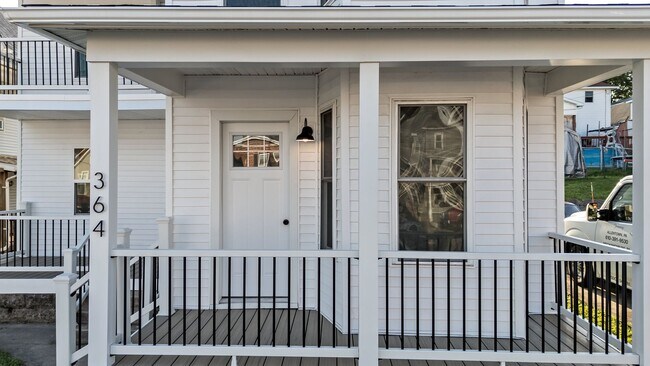 Foto del edificio - Newly Renovated 4-Bedroom, 2-Bath Home wit...