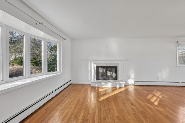 Foto del edificio - 4 Soundview Ave