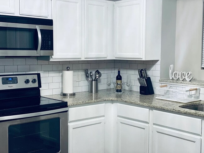 Foto del edificio - Room in Townhome on Mountain Springs Cir