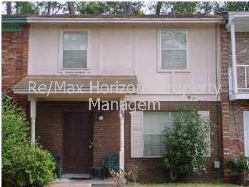 Primary Photo - 704 N Fairfield Dr