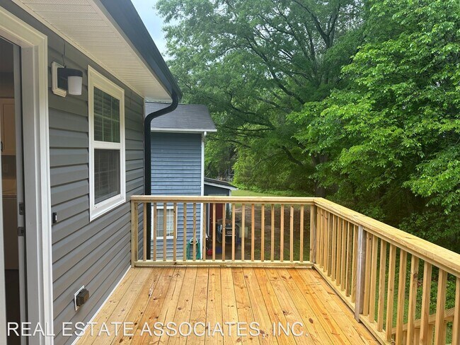 Building Photo - 2 br, 1 bath House - 211 Bridgefield Place...