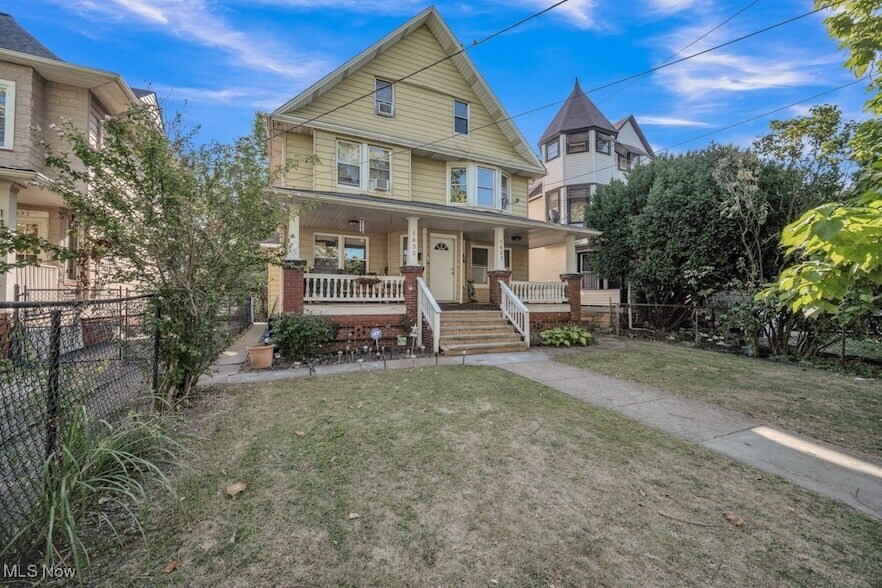 Foto principal - 1457 W 114th St