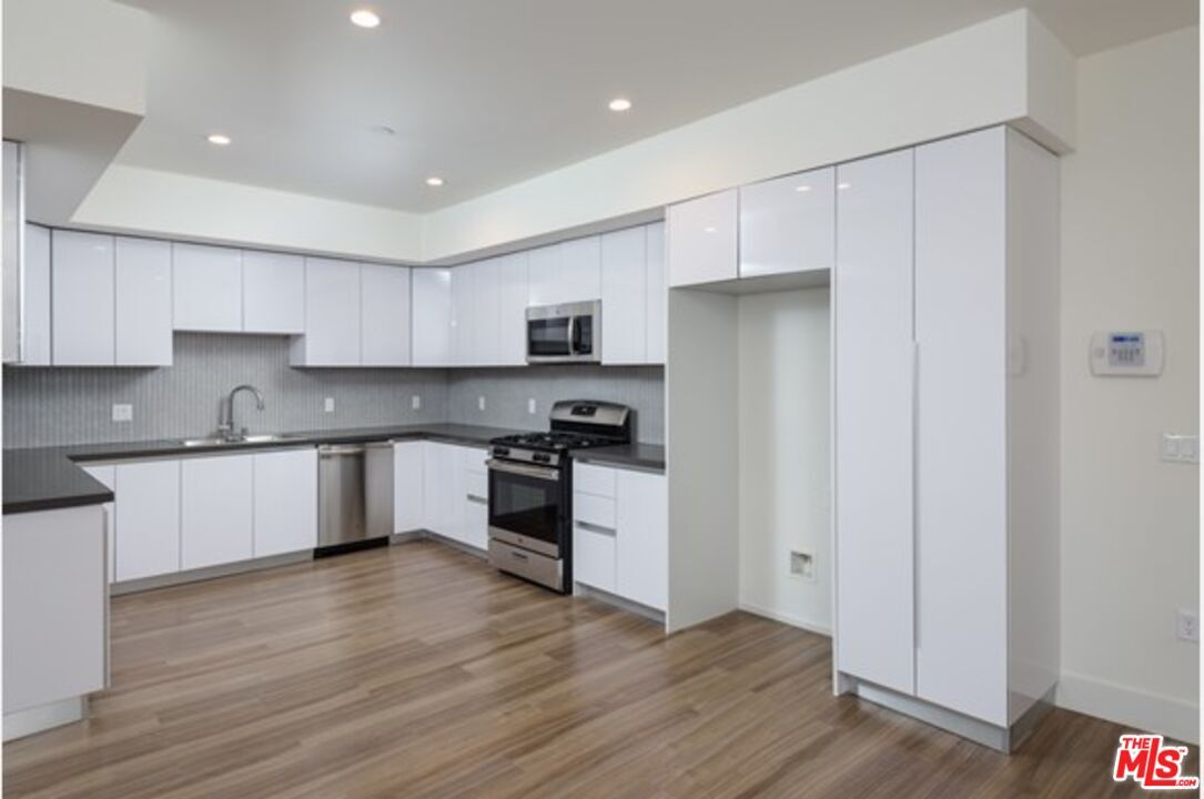 11847 Kiowa Ave Unit 308, Los Angeles, CA 90049 Room for Rent in Los