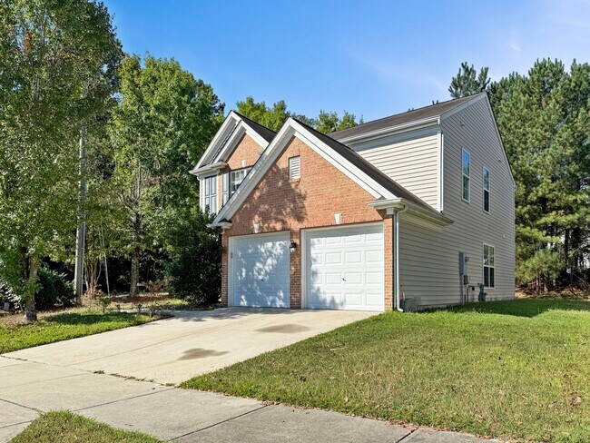 Building Photo - Stunning 4-bedroom, 2.5-bathroom home loca...