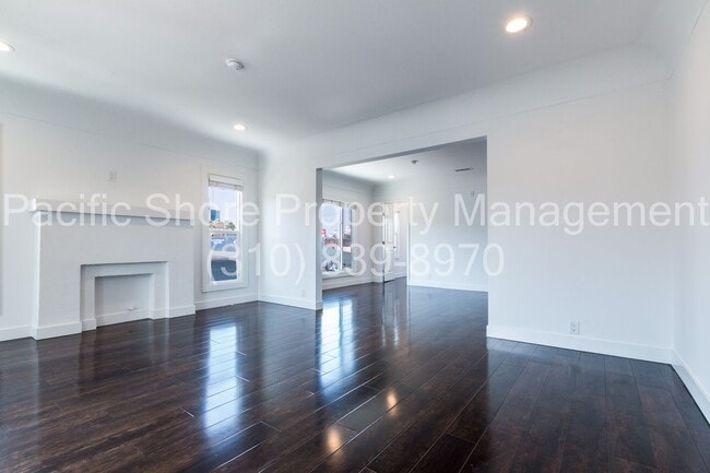 Building Photo - Mullen Duplex