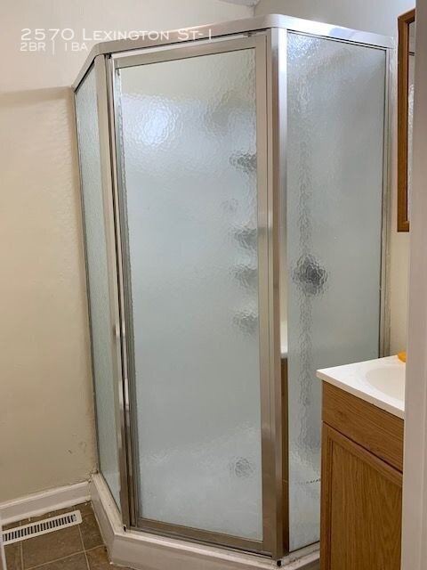 Foto del edificio - 2570 Lexington St