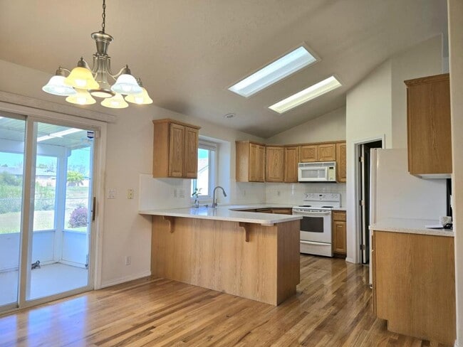 Building Photo - 1728 W Greenhead Dr