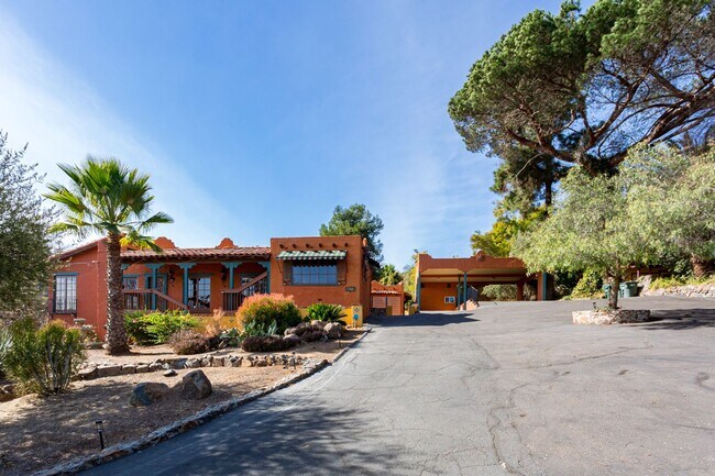 Foto del edificio - Spanish Style Oasis!
