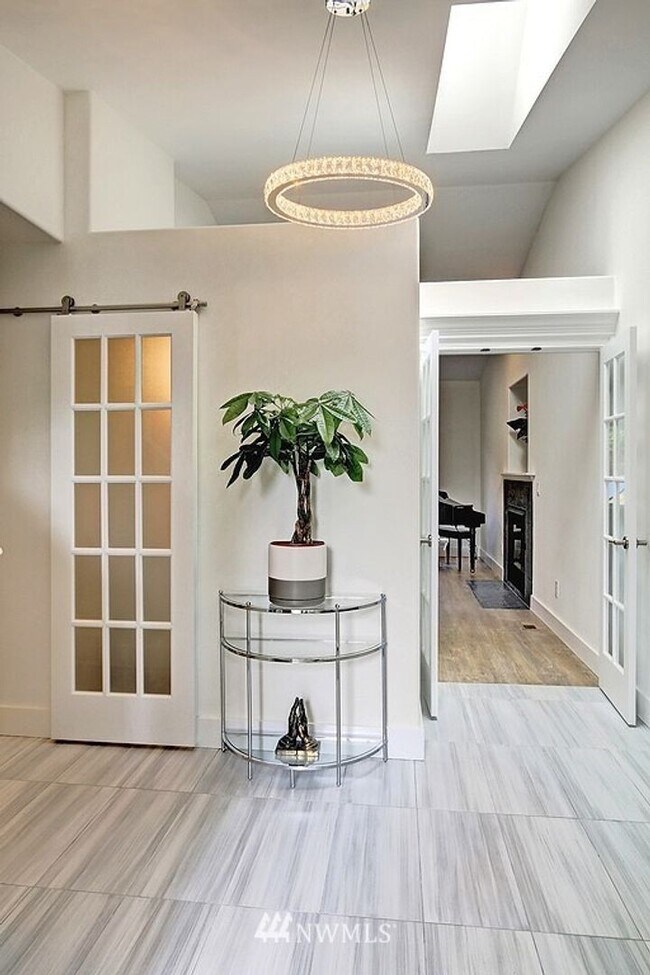 Foto del edificio - Beautifully remodeled 4bd, 3ba home in EVE...