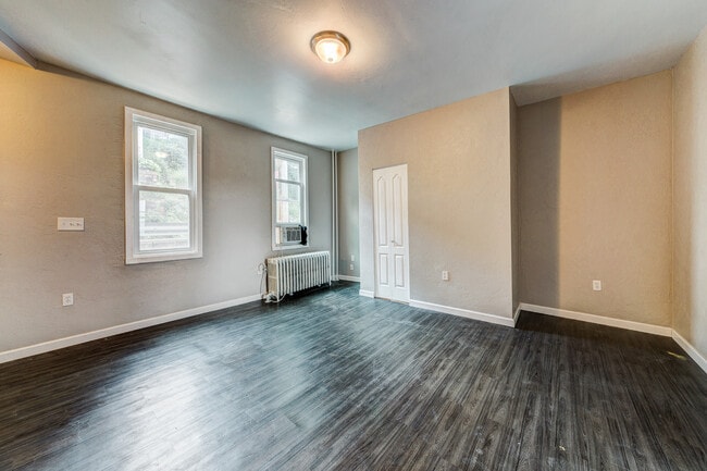 Building Photo - AVAILABLE AUGUST 2024 - Beautiful 3 Bedroo...