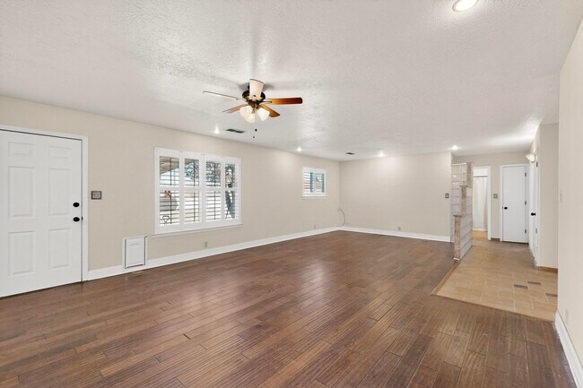 Foto del edificio - 6500 Martin Ct NE