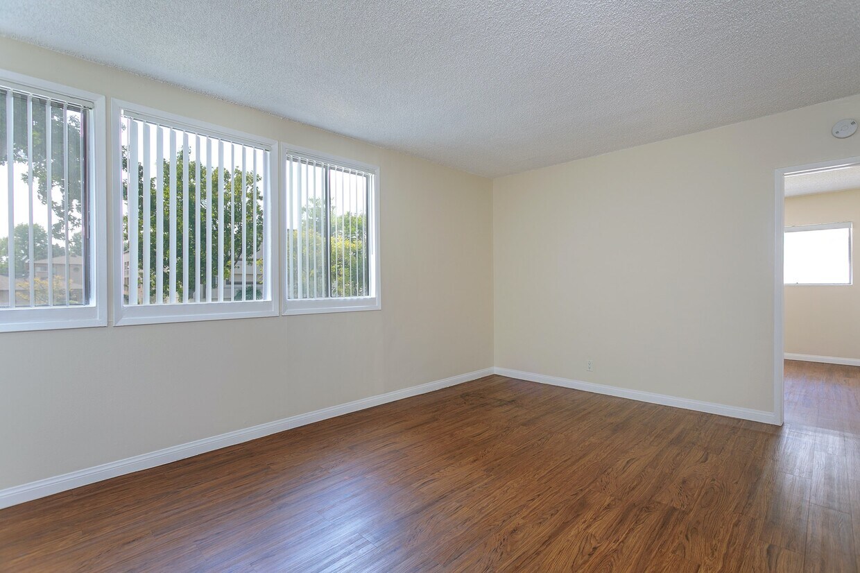 Primary Photo - 350 S Sierra Madre Blvd