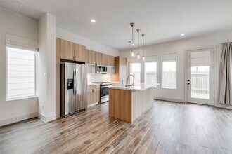 Building Photo - 4402 Santorini Ln