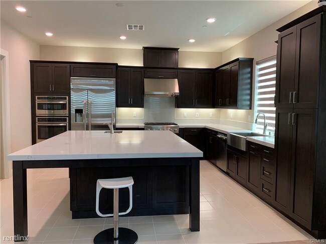 Building Photo - 4 br, 4.5 bath Condo - 143 Stellar