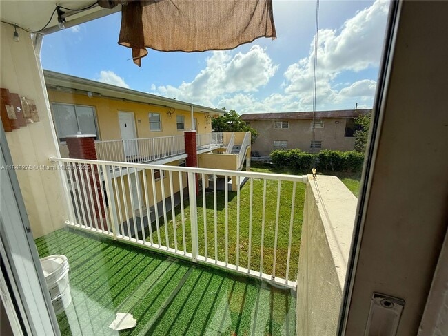Foto del edificio - 1255 W 49th Pl