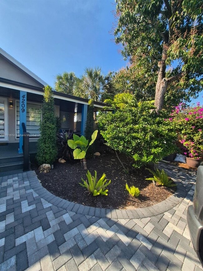 Building Photo - 4209 N Flagler Dr