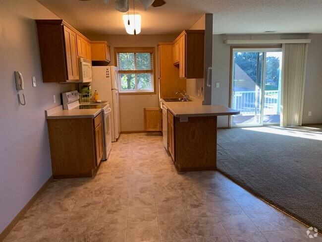 Building Photo - 875 Bahls Dr
