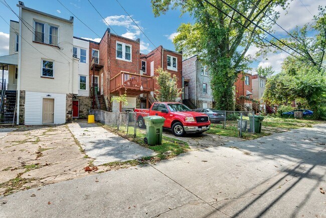 Building Photo - Park Heights 2526
