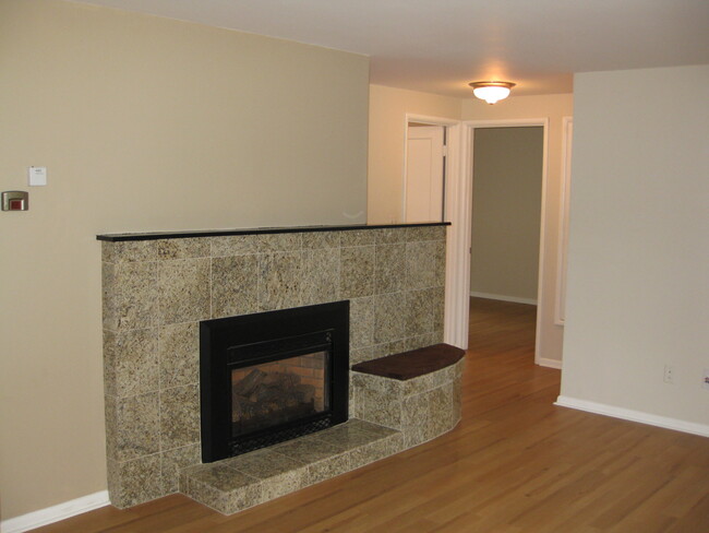 Building Photo - 1017 NE 158th St
