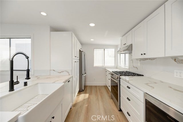 Building Photo - 1090 Loma Dr