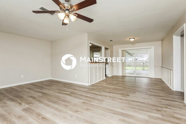 Foto del edificio - 4 Bedroom Pet-Friendly Home in TITUSVILLE, FL with Main Street Renewal