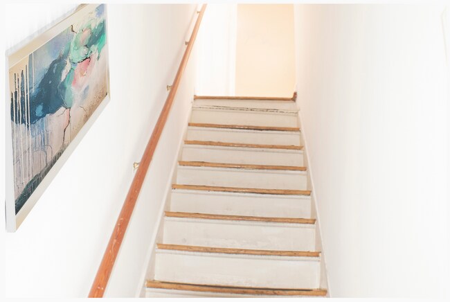 Entryway - 2422 N Clybourn Ave