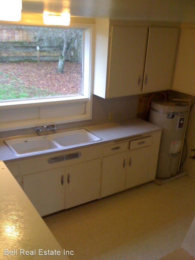 Building Photo - 3 br, 1 bath House - 2825 Hilyard St
