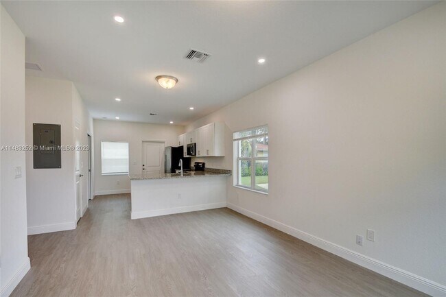 Building Photo - 4559 Gulfstream Rd