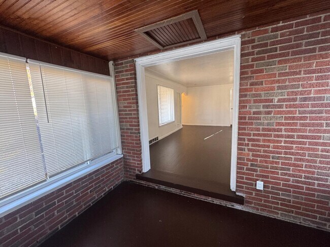 Foto del edificio - 19029 Plainview Ave