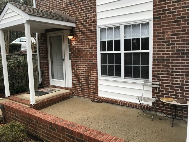 Front entrance - 11 Pinehurst Mnr