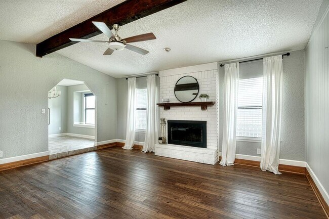 Foto del edificio - 703 Windsor Rd