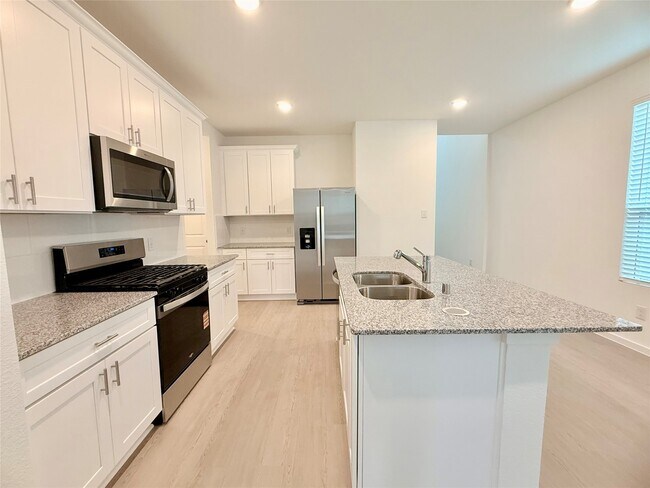 Foto del edificio - 24657 Monarch Forest Dr