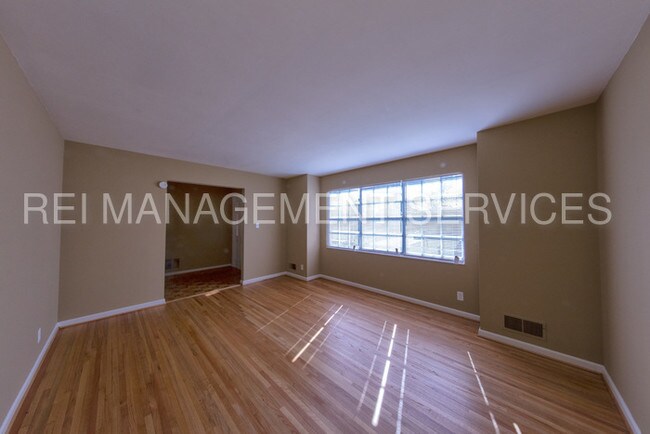 Building Photo - 640 Parsons Dr