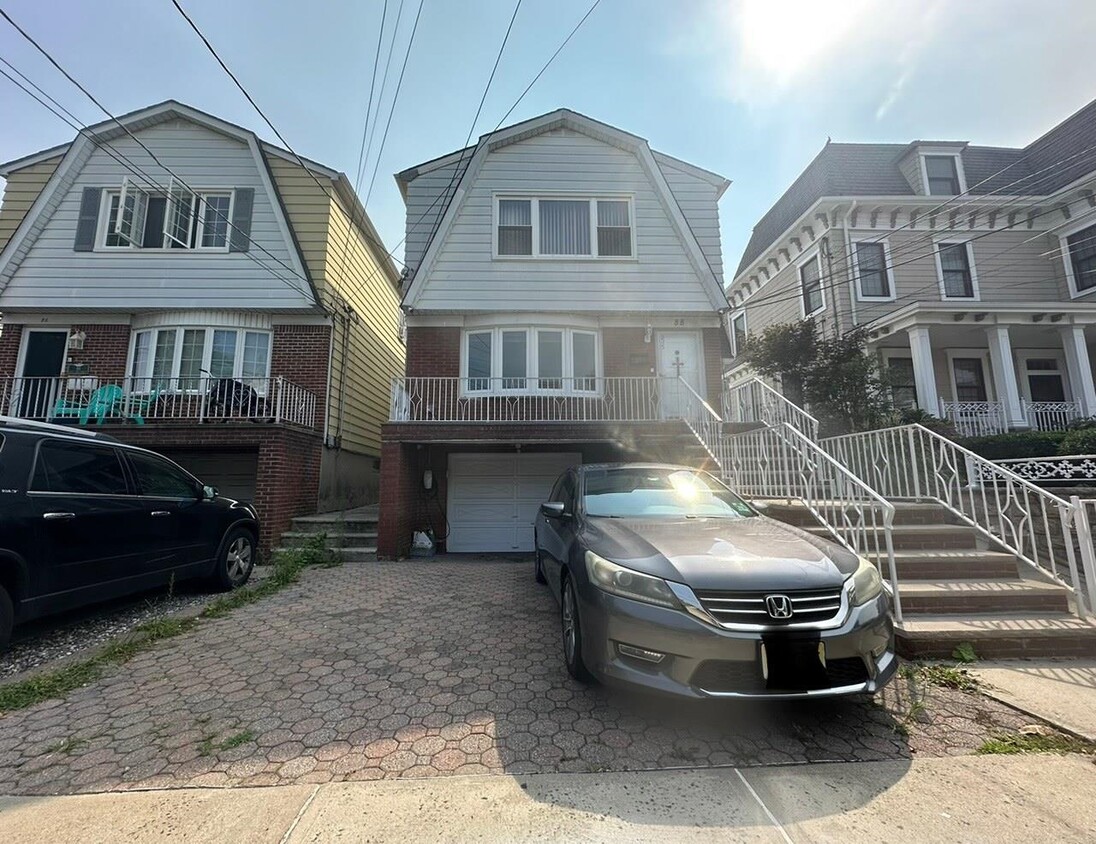 Primary Photo - 88 W 8th St