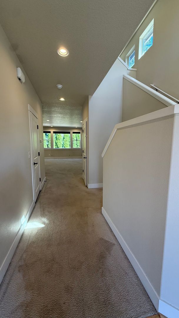 Building Photo - Beautiful 4-Bedroom Home for Lease in the ...