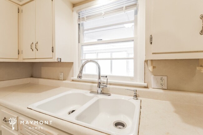 Foto del edificio - 3815 Idlewild Ave