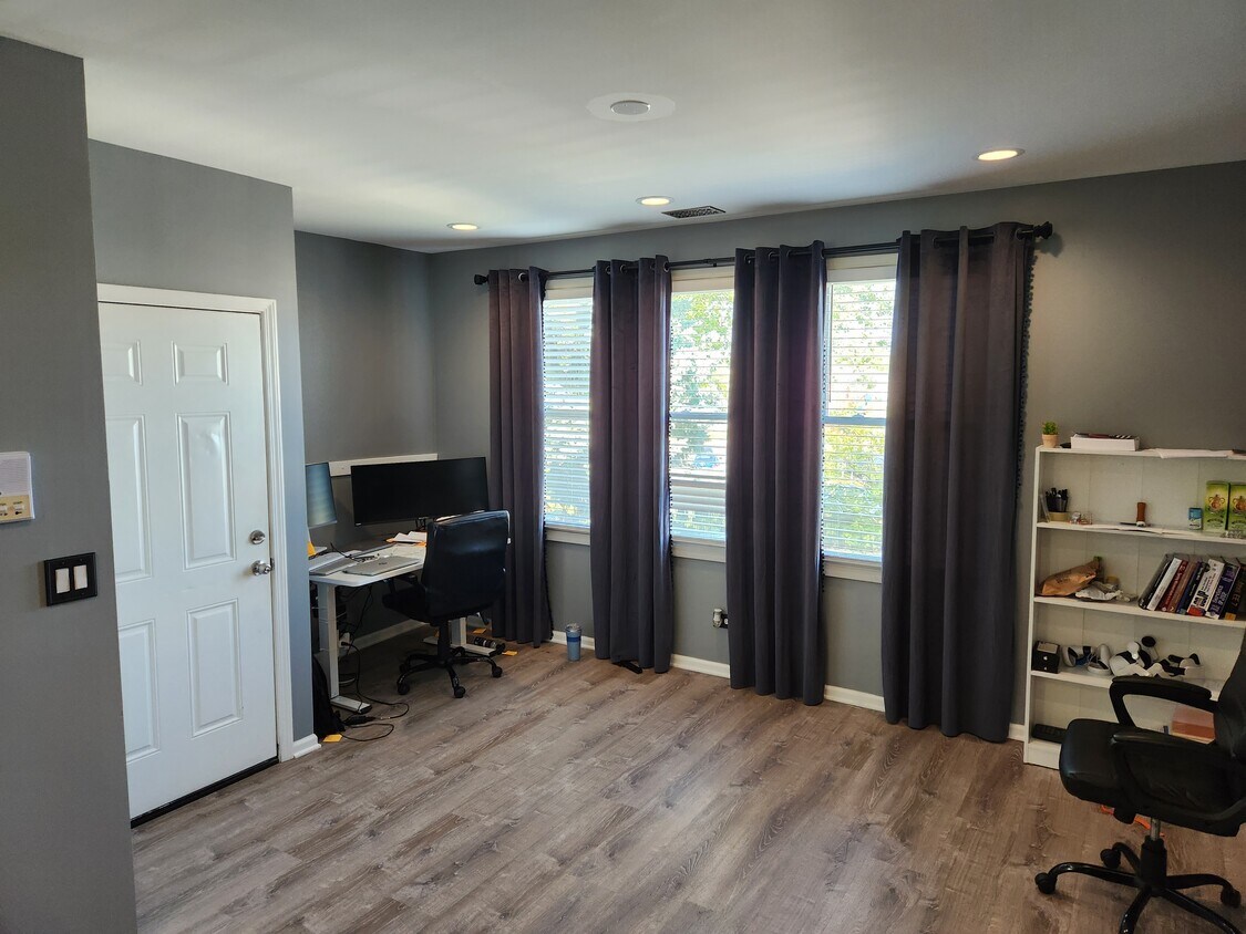 Foto principal - 4933 W Dakin St
