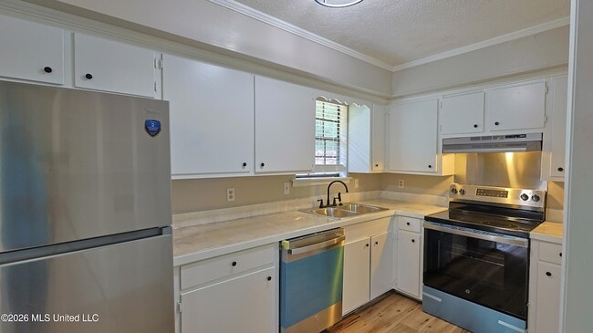 Building Photo - 1121 Woodfield Dr