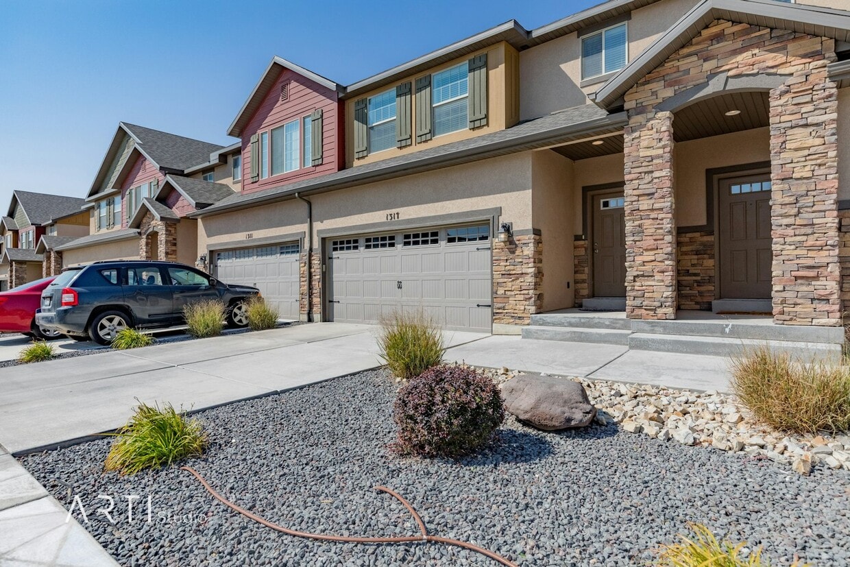 Primary Photo - 1317 SilverCrest Dr