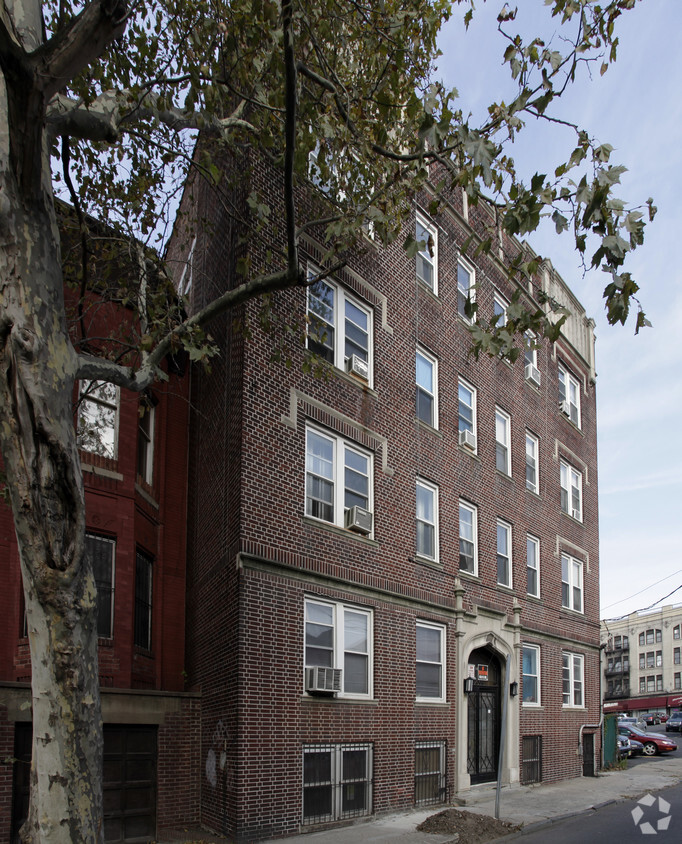 Building Photo - 16 Cottage St