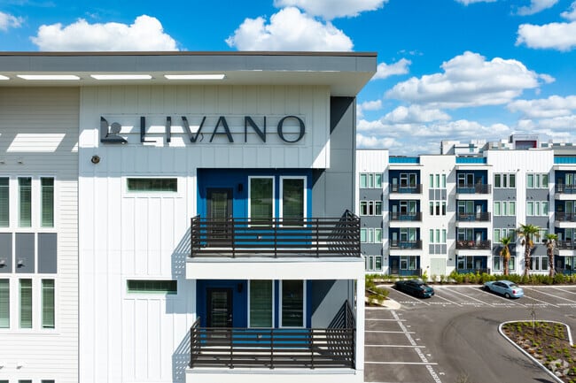 6331 Adriana Ave Orlando, FL 32819 - Livano Grand National